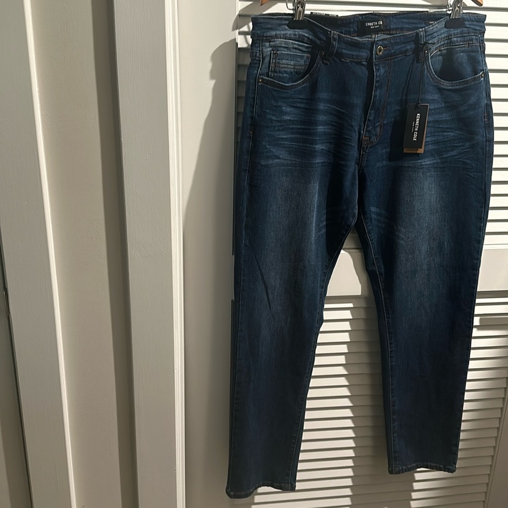 NWT Kenneth Cole Jeans Athletic Fit Low Rise Slim thru Thigh tapers from knee